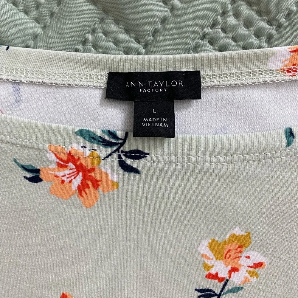 EUC Ann Taylor Factory light green 3/4 length sleeve boatneck top - Picture 4 of 6